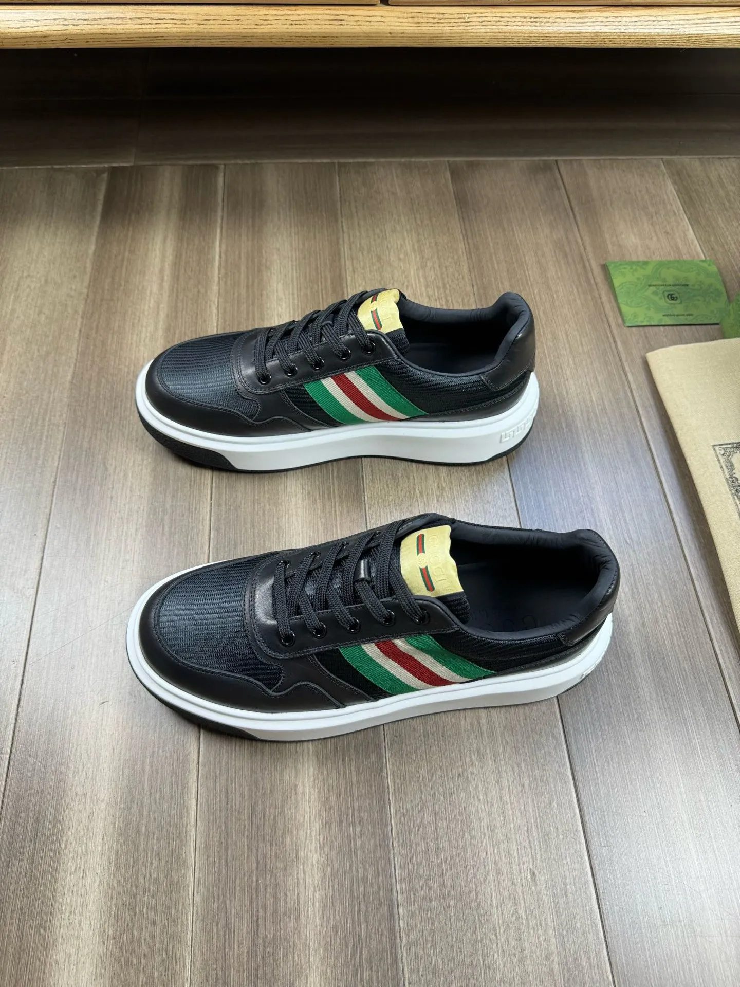 [Gucci] Gucci men's shoes 💰820💰 - High-end quality original order - Upper: 🔝Imported Nappa calfskin·Brand high mercerized cloth·Brand webbing -Inner: water-dyed cowhide, -Outsole: ultra-light T men's shoes💰U foam. Rubber; two-color molded outsole -Ultra-high quality control·Fine workmanship: highlighted (high-end·luxury·grade) -Size: 38-44 (45, can be customized)